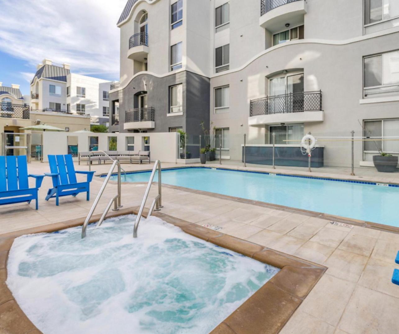 The Reve Marina 2 Bedrooms With Swimming Pool Free Parking Hotel