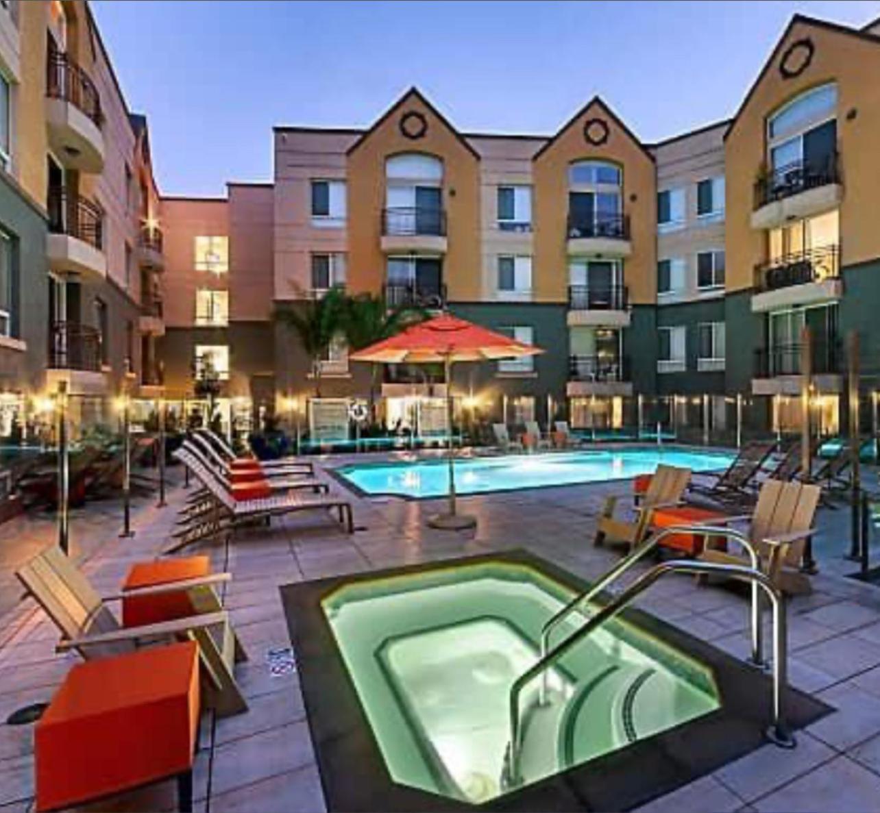 The Reve Marina 2 Bedrooms With Swimming Pool Free Parking *